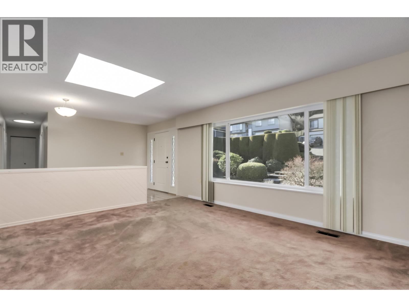 1011 Palmdale Street, Coquitlam, British Columbia  V3C 3R3 - Photo 6 - R3098531