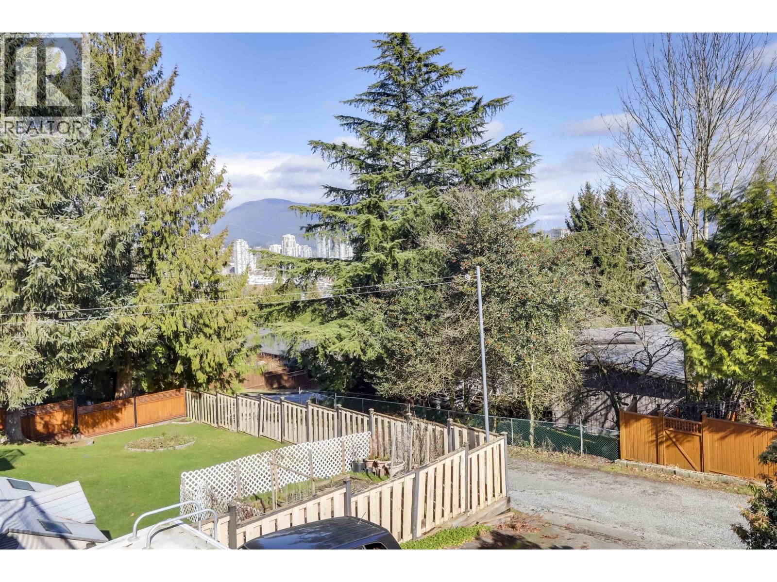 1011 Palmdale Street, Coquitlam, British Columbia  V3C 3R3 - Photo 11 - R3098531