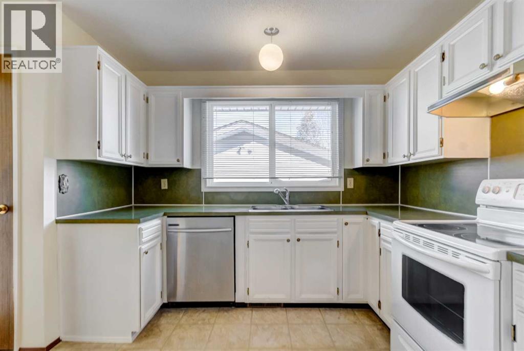 4620 31 Avenue Ne, Calgary, Alberta  T1Y 1G9 - Photo 9 - A2288481