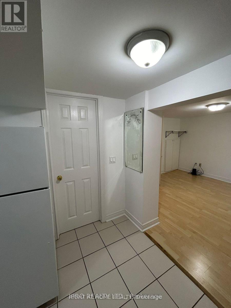 192 Bogert Avenue, Toronto, Ontario  M2N 1K9 - Photo 10 - C12927040