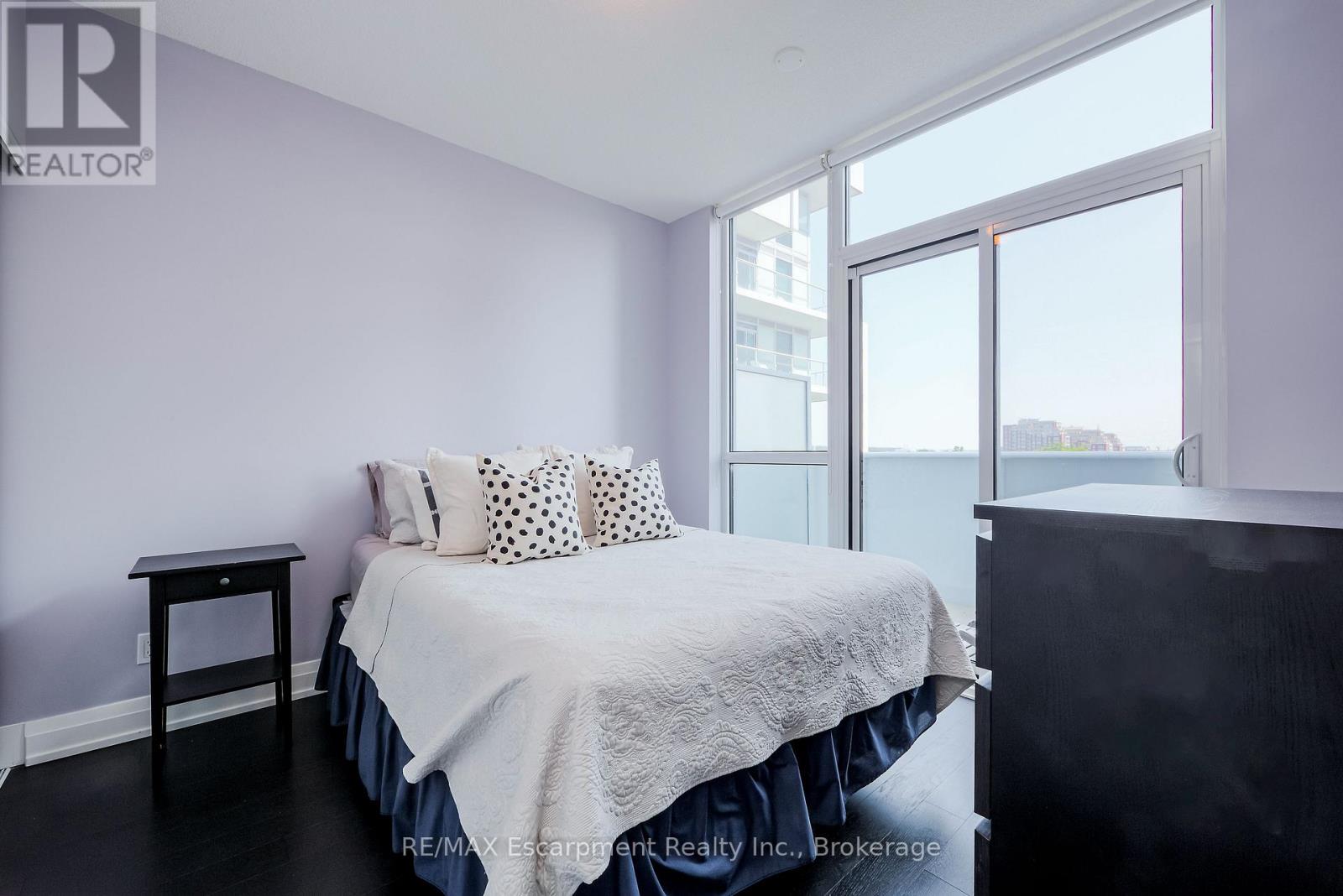 509 - 65 Speers Road, Oakville, Ontario  L6K 0J1 - Photo 2 - W12764000