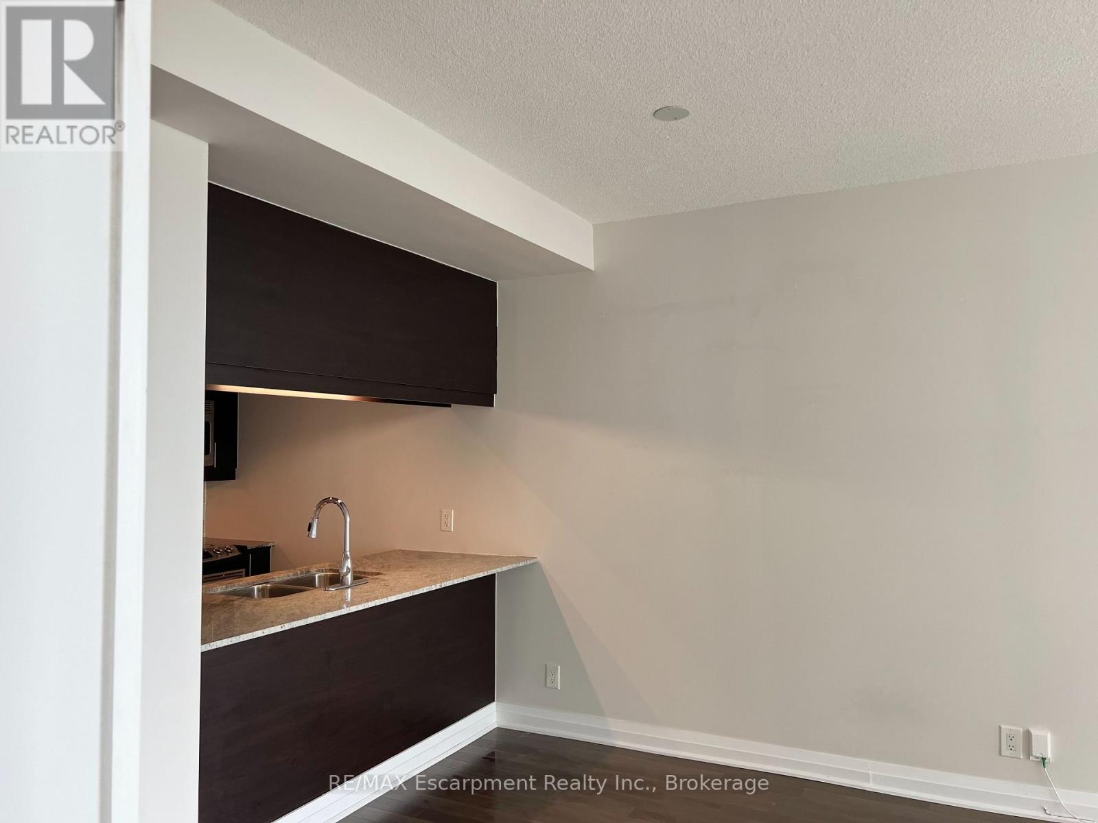 1309 - 1055 Southdown Road, Mississauga, Ontario  L5J 0A3 - Photo 8 - W12896908