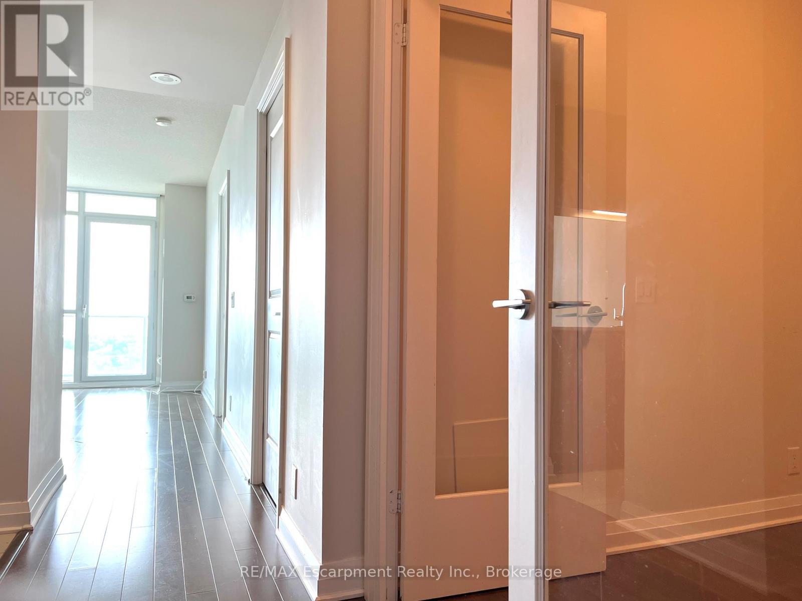 1309 - 1055 Southdown Road, Mississauga, Ontario  L5J 0A3 - Photo 6 - W12896908