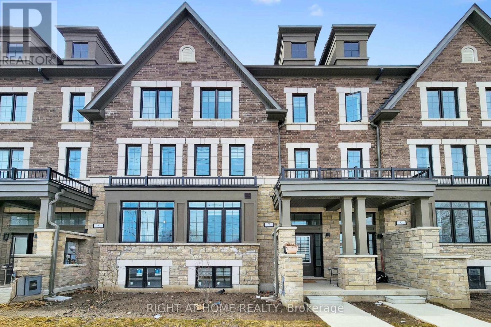 7 SELFRIDGE WAY, Whitby, Ontario