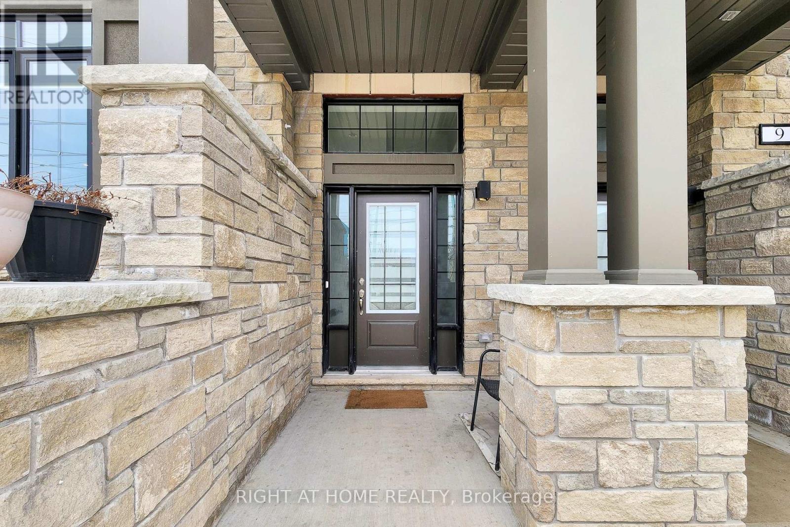 7 Selfridge Way, Whitby, Ontario  L1N 0N9 - Photo 2 - E12927012