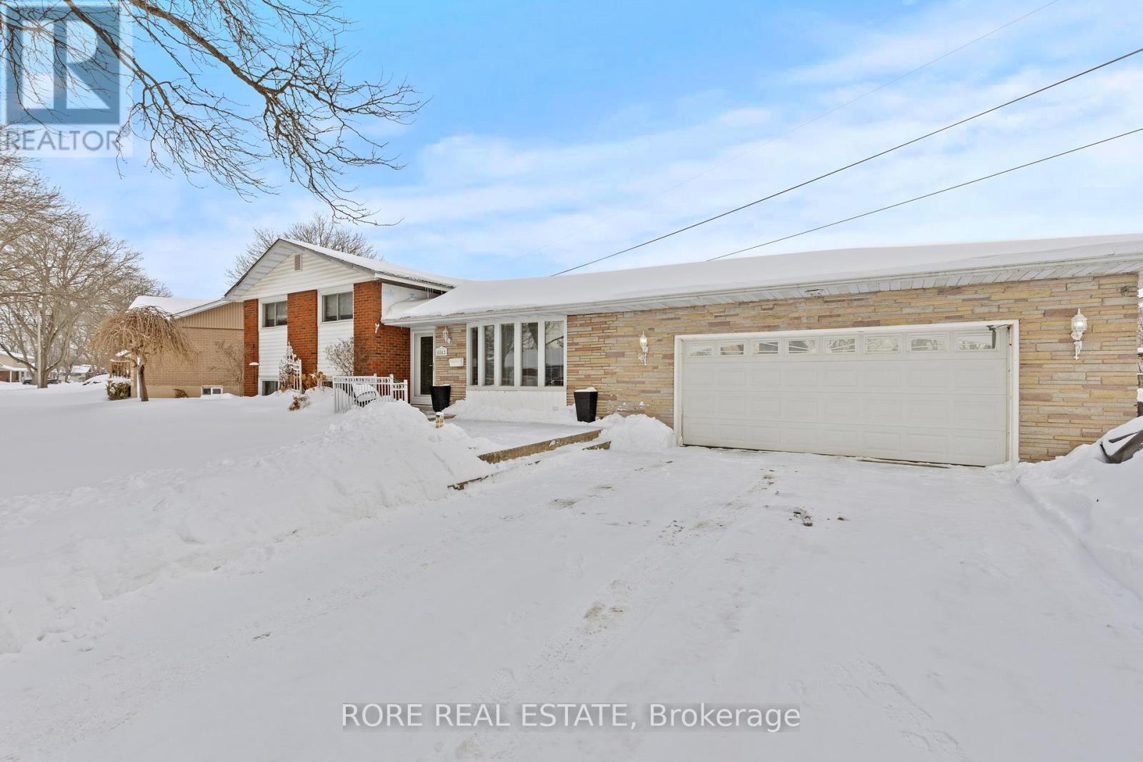 8842 Roosevelt Street, Niagara Falls, Ontario  L2G 7A2 - Photo 2 - X12927038