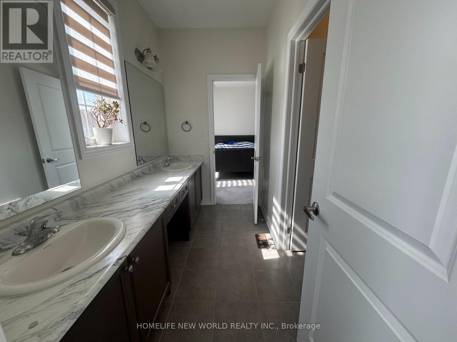 1 Stilton Avenue, Vaughan, Ontario  L4H 5B9 - Photo 19 - N12927036