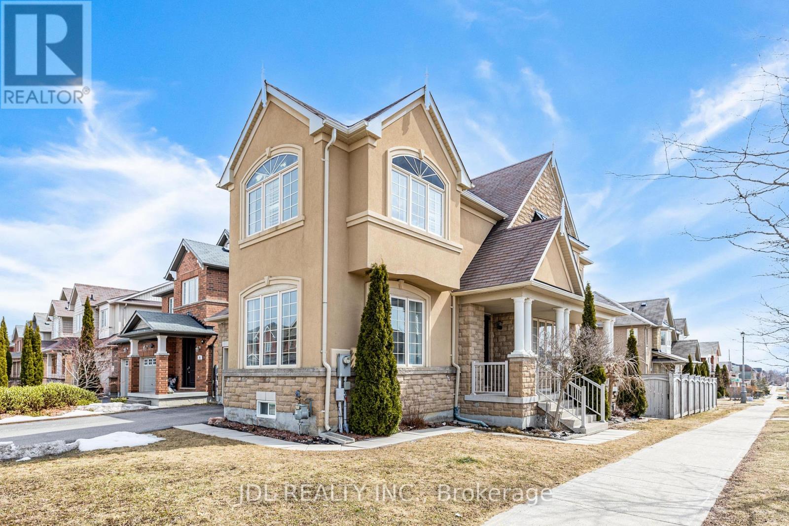 3 Mansard Drive, Richmond Hill, Ontario  L4E 0L8 - Photo 2 - N12926878