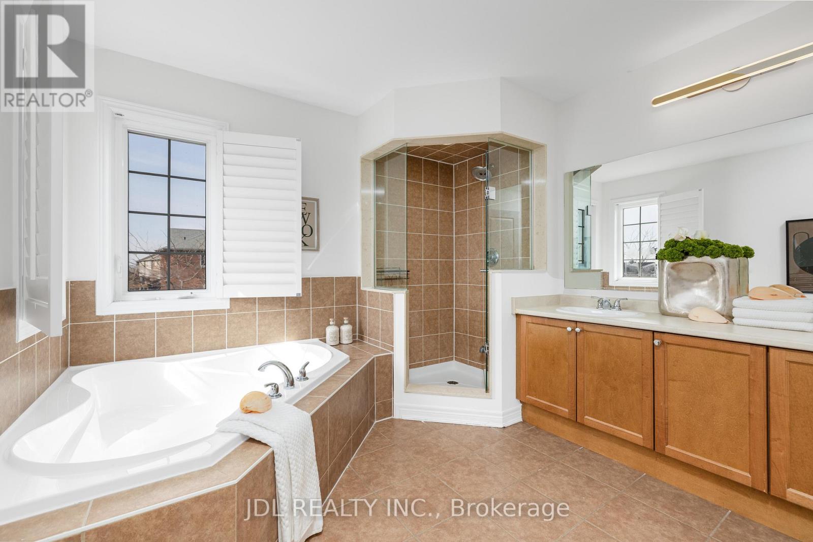 3 Mansard Drive, Richmond Hill, Ontario  L4E 0L8 - Photo 33 - N12926878