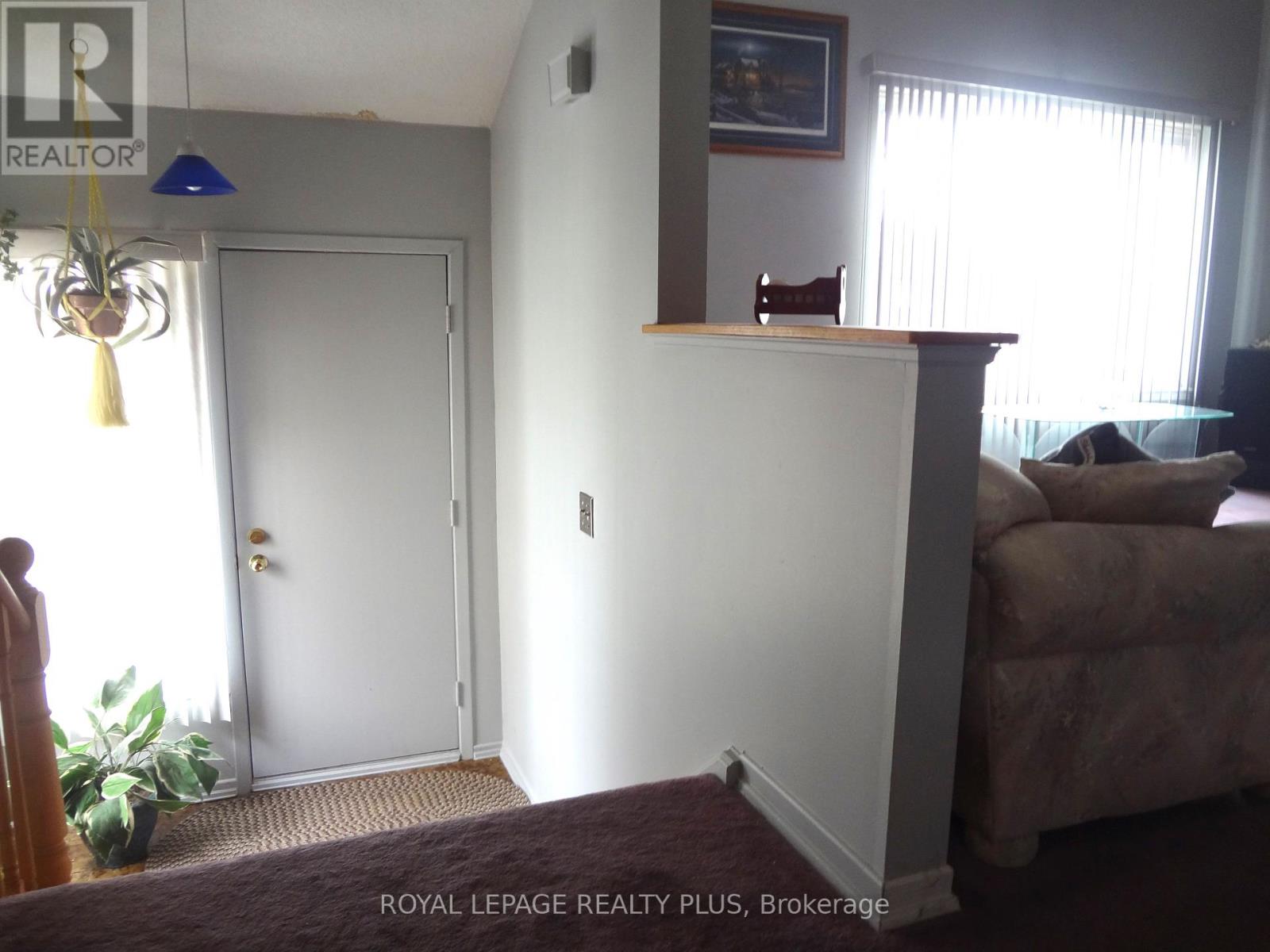 4170 Treetop Crescent, Mississauga, Ontario  L5L 2L9 - Photo 3 - W12927010