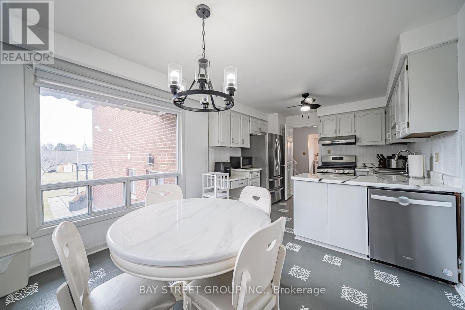 Upper - 1520 Brentano Boulevard, Mississauga, Ontario  L4X 1A4 - Photo 27 - W12927028