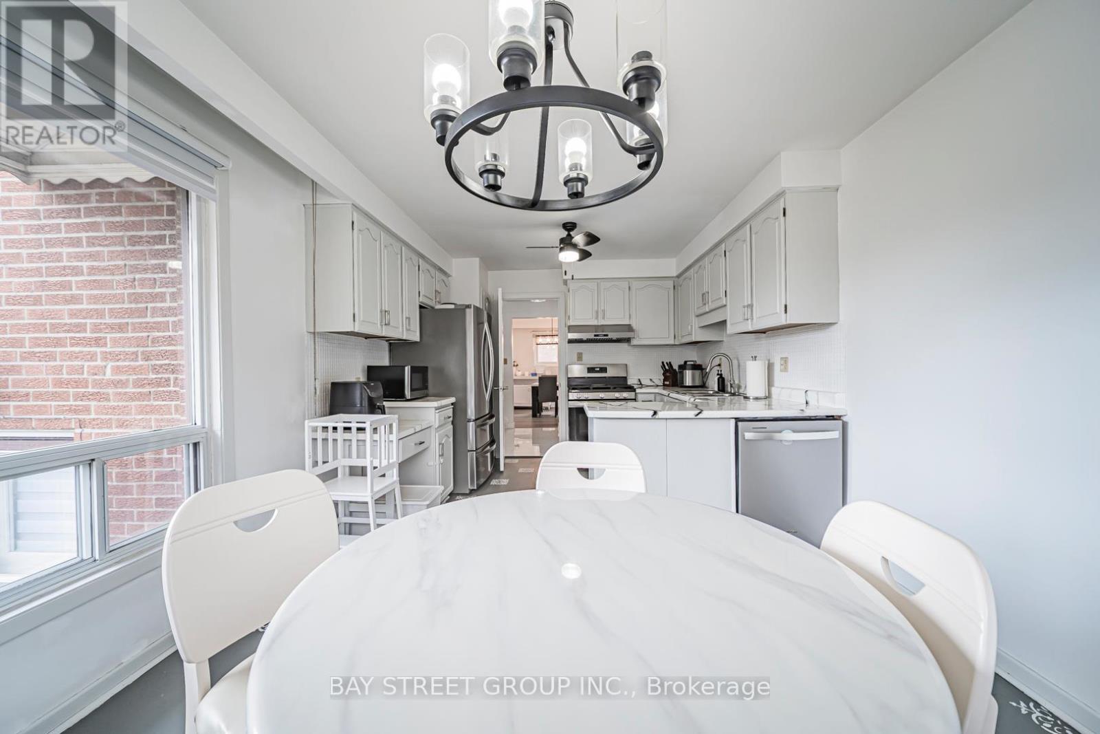 Upper - 1520 Brentano Boulevard, Mississauga, Ontario  L4X 1A4 - Photo 46 - W12927028
