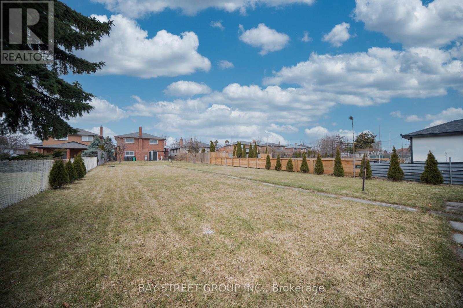 Upper - 1520 Brentano Boulevard, Mississauga, Ontario  L4X 1A4 - Photo 8 - W12927028