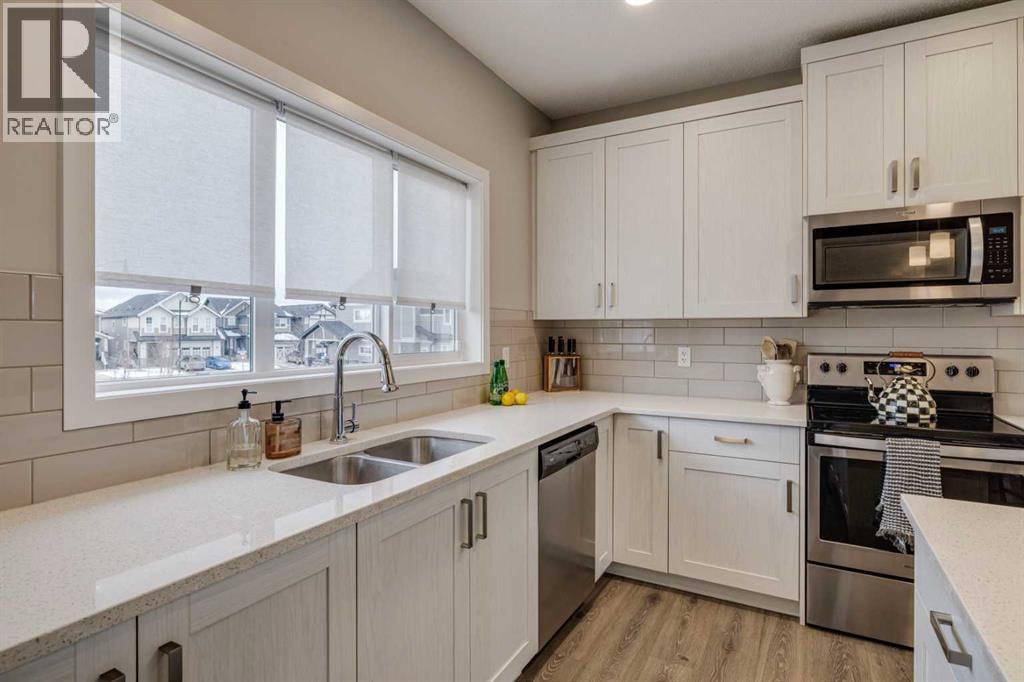 221 Sundown Road, Cochrane, Alberta  T4C 2M6 - Photo 5 - A2283831