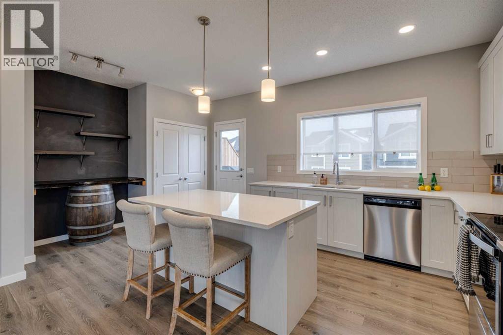 221 Sundown Road, Cochrane, Alberta  T4C 2M6 - Photo 7 - A2283831