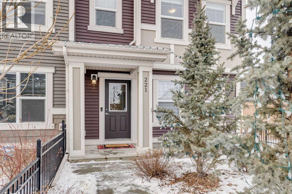 221 Sundown Road, Cochrane, Alberta  T4C 2M6 - Photo 2 - A2283831