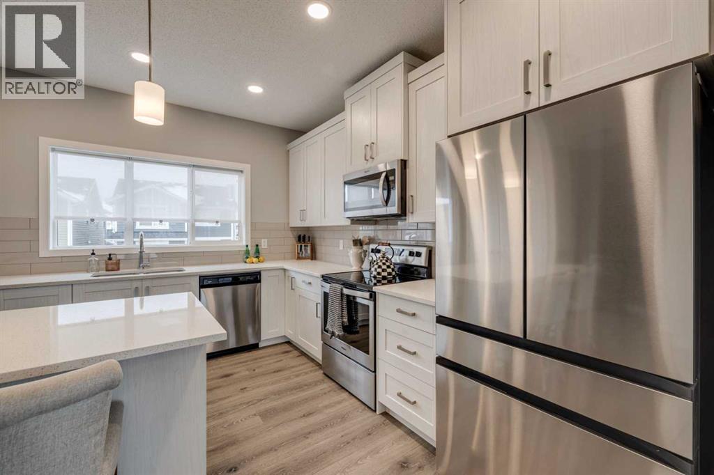 221 Sundown Road, Cochrane, Alberta  T4C 2M6 - Photo 4 - A2283831