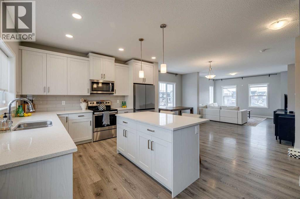 221 Sundown Road, Cochrane, Alberta  T4C 2M6 - Photo 9 - A2283831