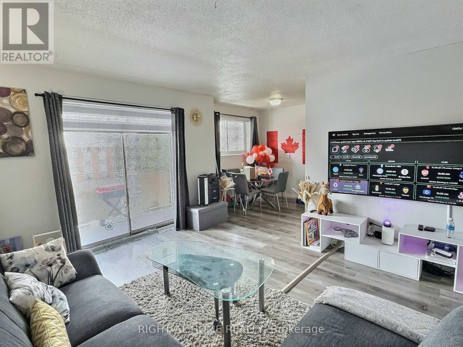 11 - 525 Parkside Dr Drive, Waterloo, Ontario  N2L 4X7 - Photo 2 - X12926996