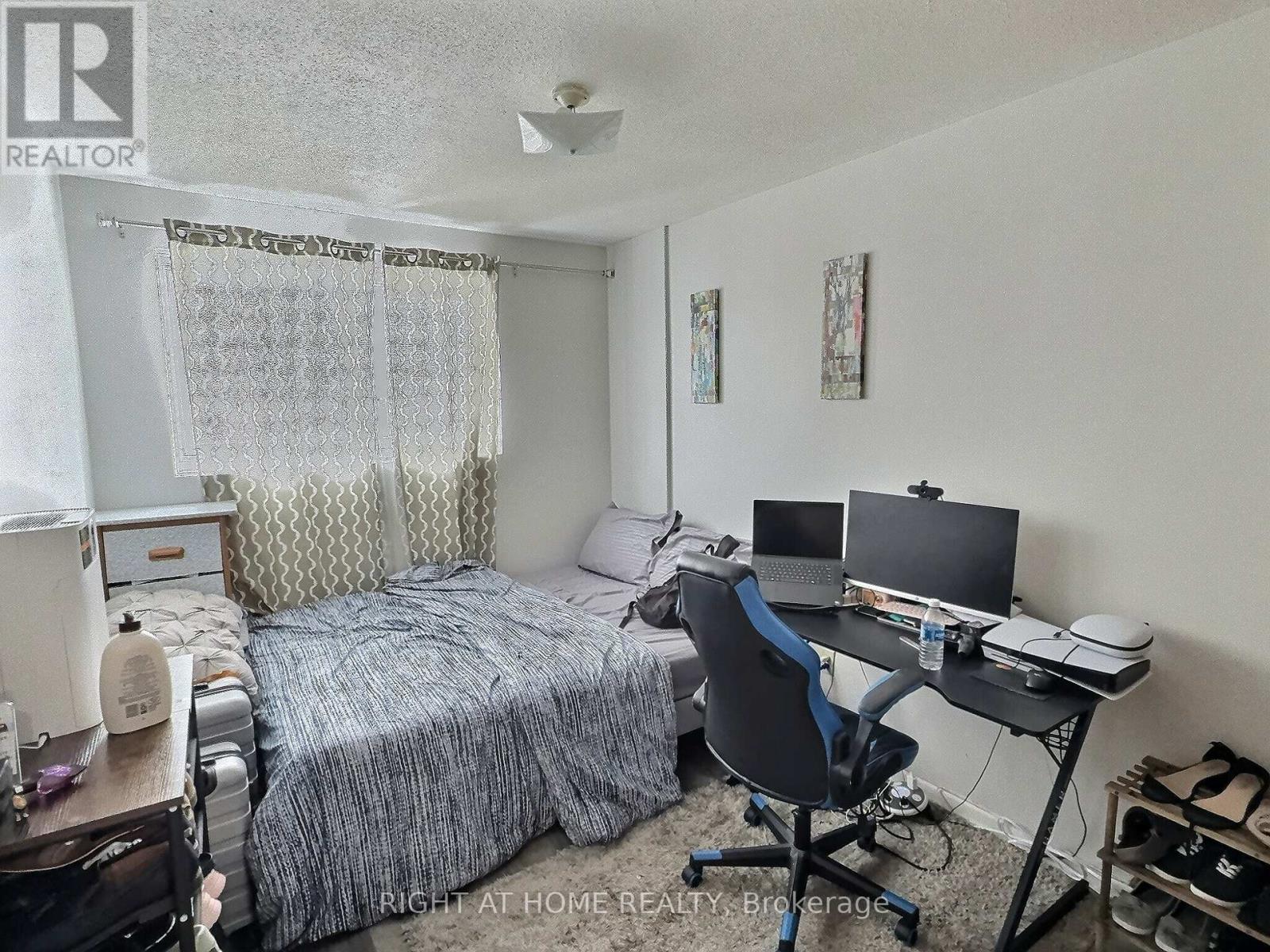 11 - 525 Parkside Dr Drive, Waterloo, Ontario  N2L 4X7 - Photo 3 - X12926996