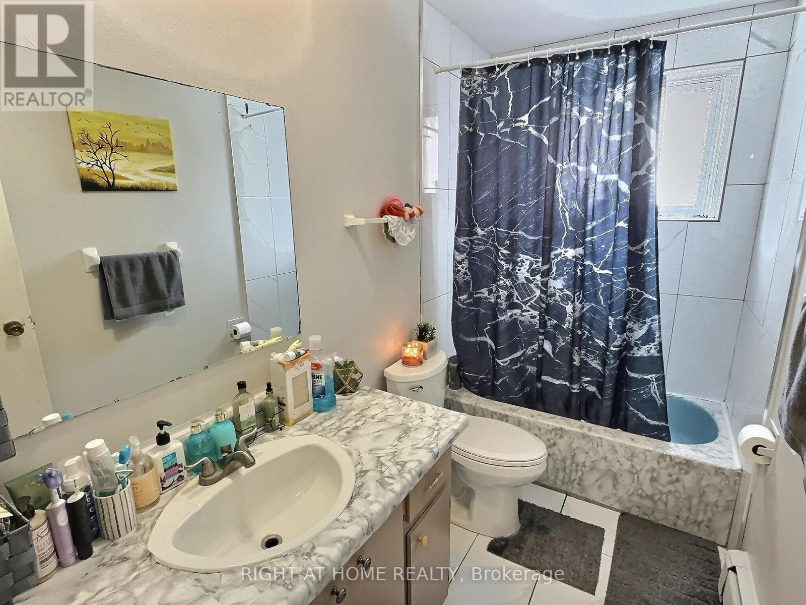 11 - 525 Parkside Dr Drive, Waterloo, Ontario  N2L 4X7 - Photo 4 - X12926996