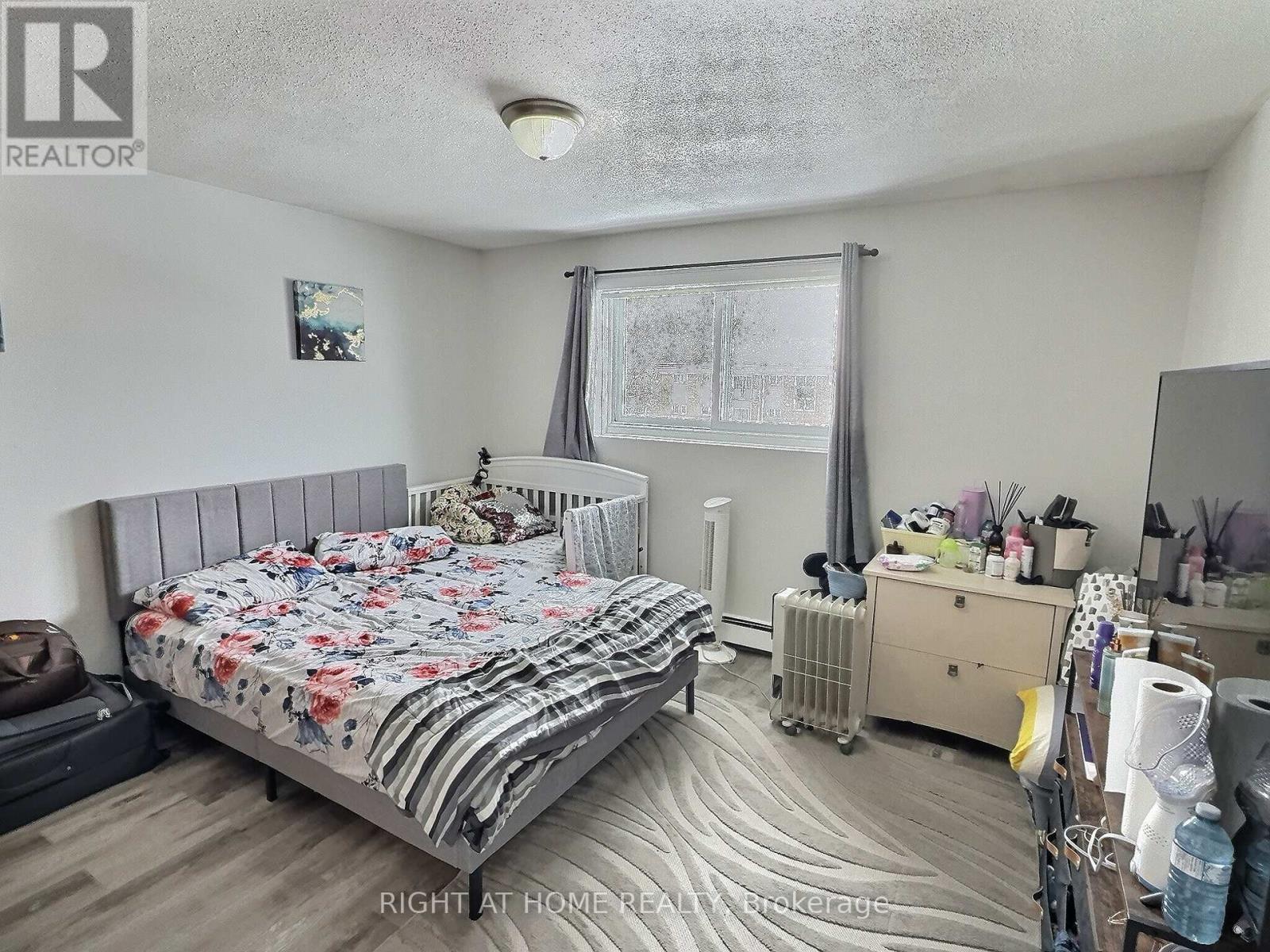 11 - 525 Parkside Dr Drive, Waterloo, Ontario  N2L 4X7 - Photo 5 - X12926996