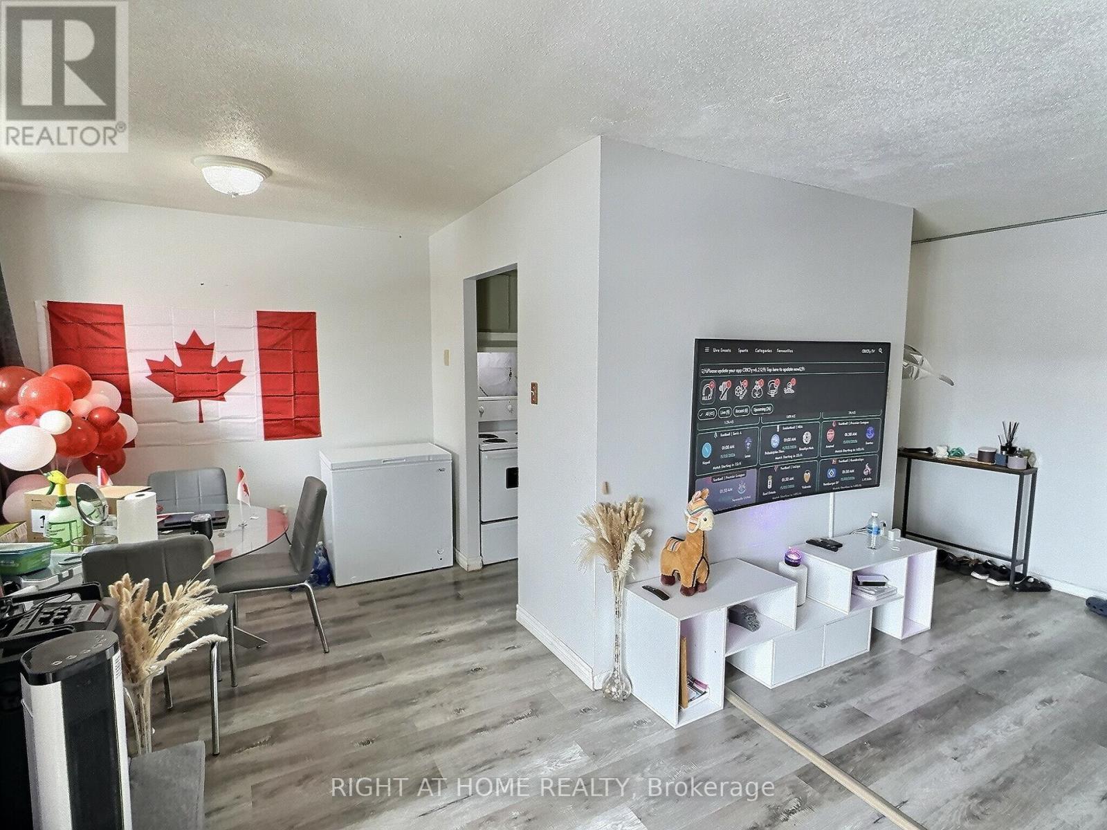 11 - 525 Parkside Dr Drive, Waterloo, Ontario  N2L 4X7 - Photo 9 - X12926996