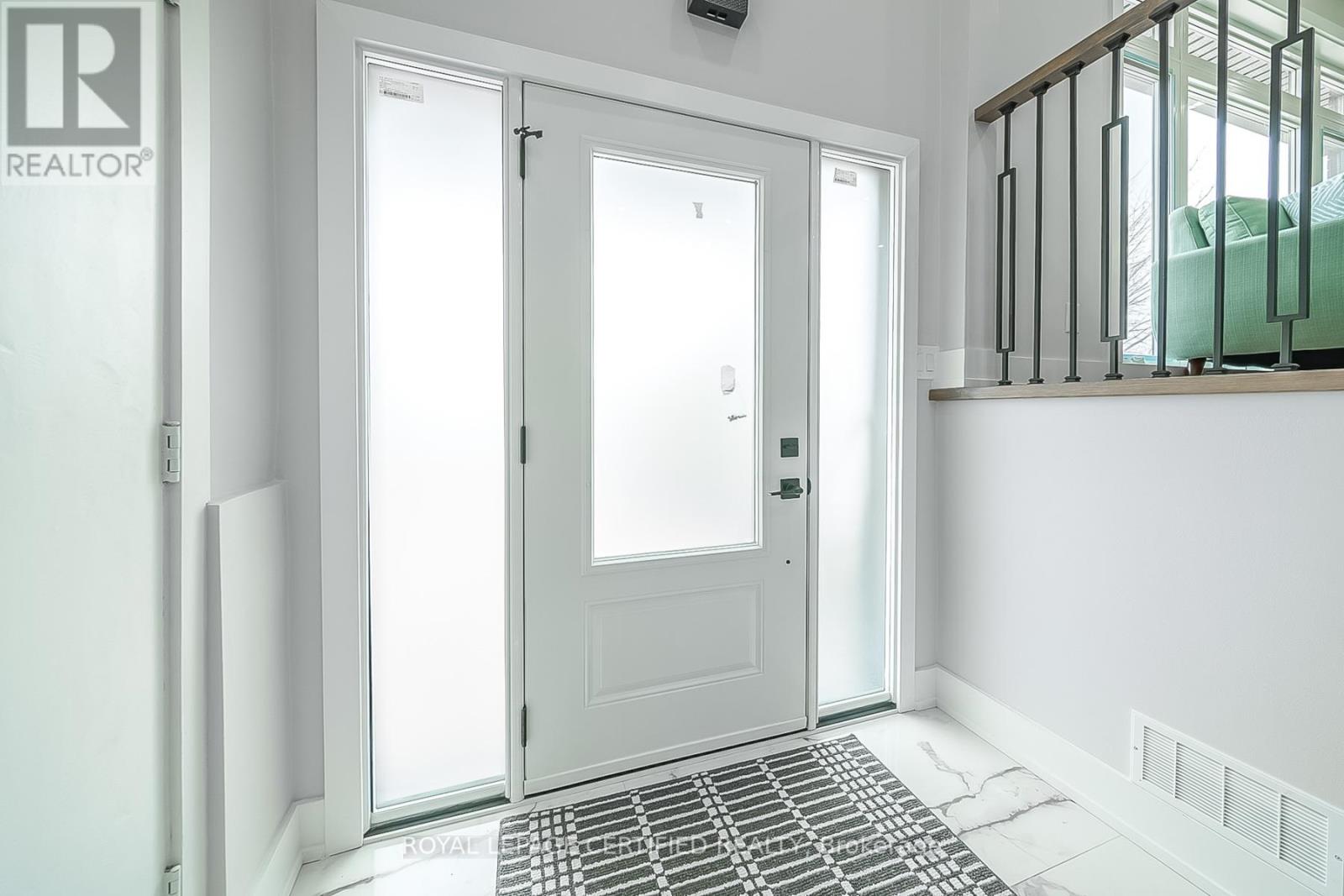 178 Marcella Crescent, Hamilton, Ontario  L8K 6G3 - Photo 4 - X12927044