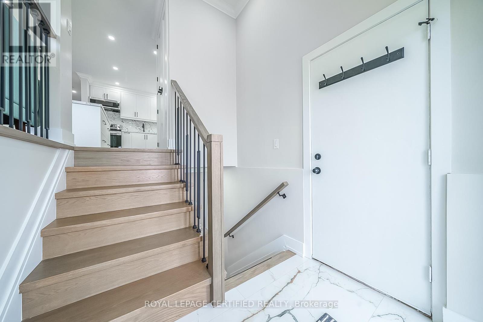 178 Marcella Crescent, Hamilton, Ontario  L8K 6G3 - Photo 5 - X12927044