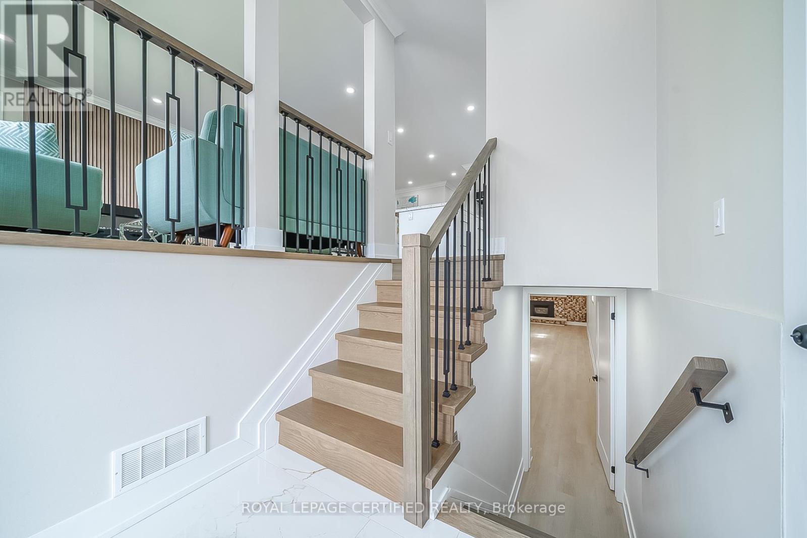 178 Marcella Crescent, Hamilton, Ontario  L8K 6G3 - Photo 6 - X12927044