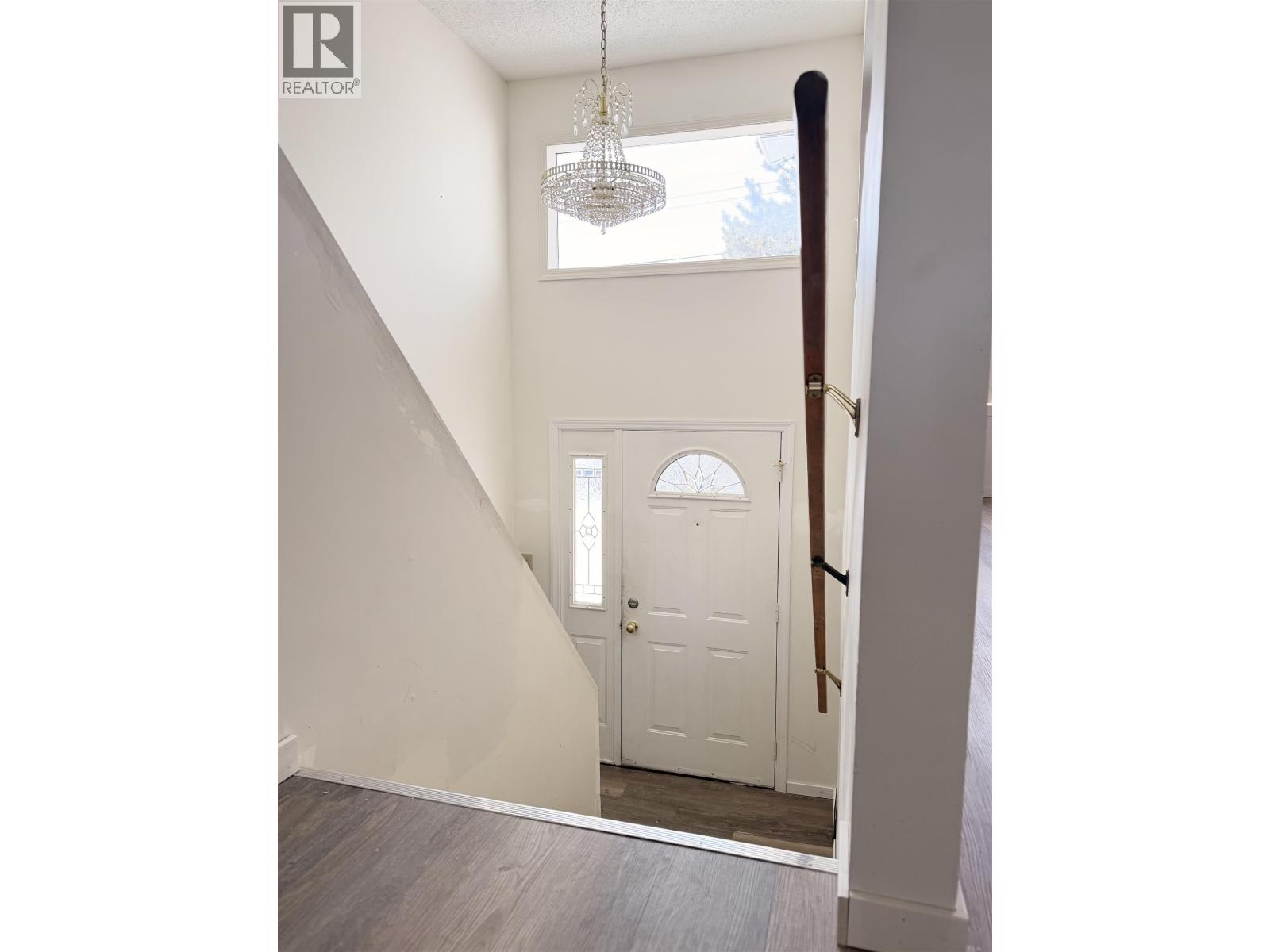 5 Munro Crescent, Mackenzie, British Columbia  V0J 2C0 - Photo 3 - R3103735