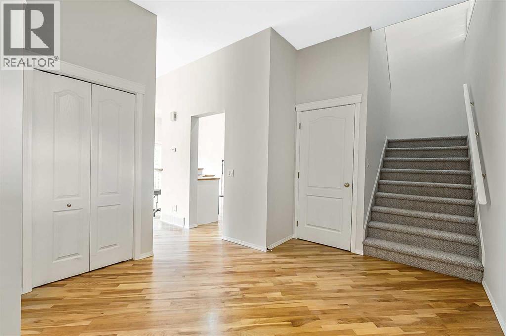 265 Somerside Park Sw, Calgary, Alberta  T2Y 3G5 - Photo 5 - A2290917