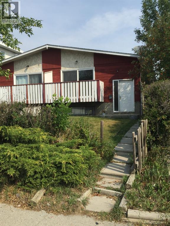 350 33 Avenue NE, Calgary, Alberta  T2E 2H8 - Photo 3 - A2281799