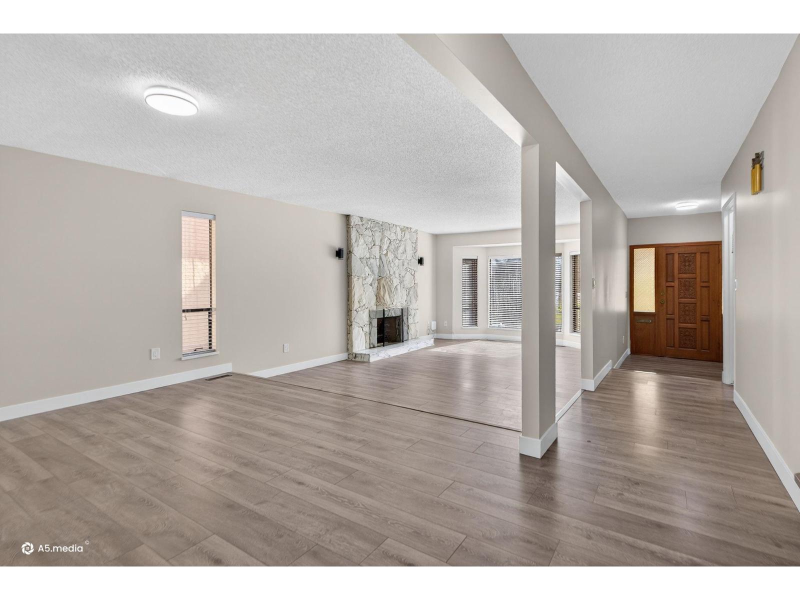 14085 114a Avenue, Surrey, British Columbia  V3R 2N6 - Photo 3 - R3104205