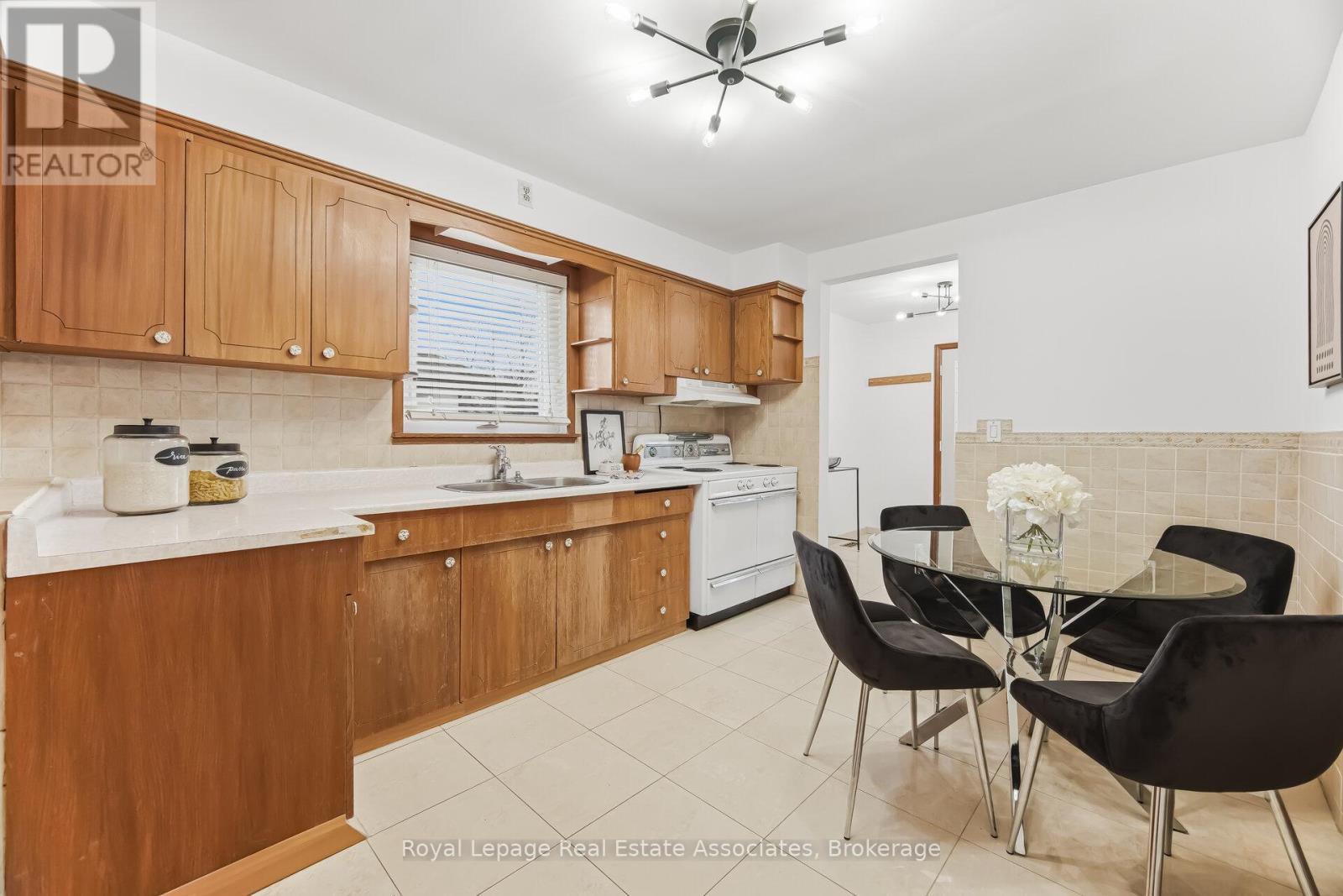 5 Rosewood Avenue, Toronto, Ontario  M8Z 1X3 - Photo 10 - W12924746