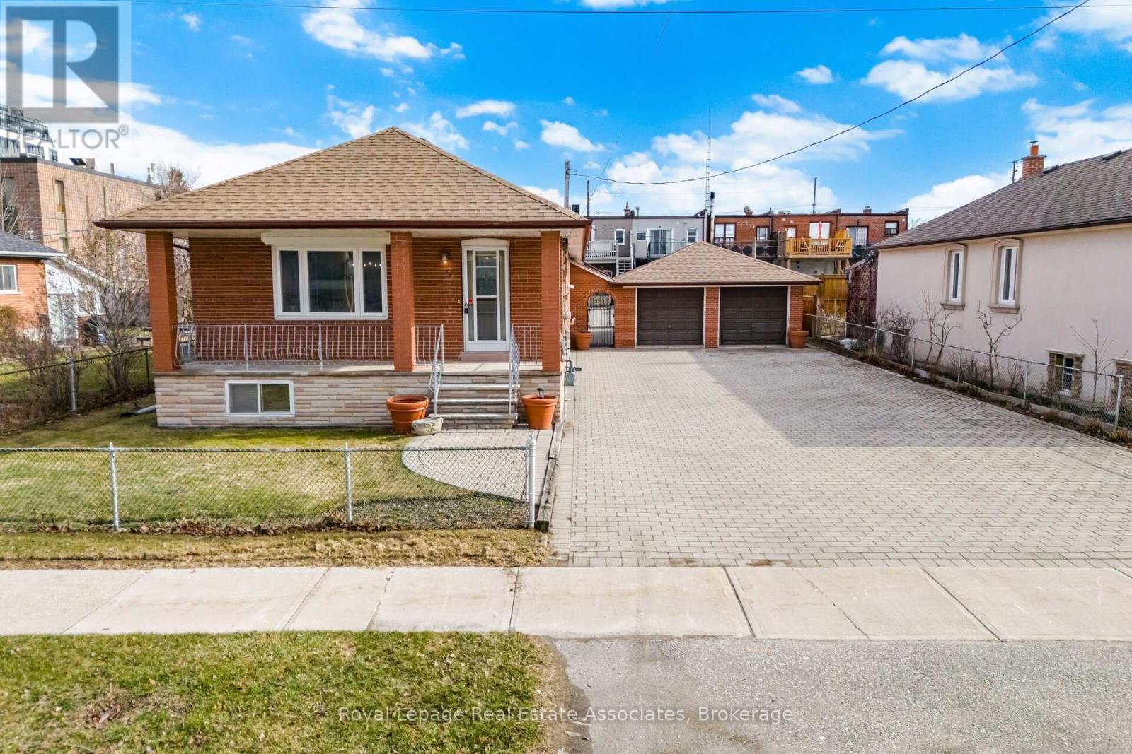 5 Rosewood Avenue, Toronto, Ontario  M8Z 1X3 - Photo 2 - W12924746