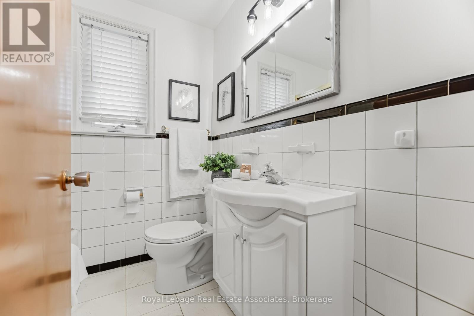 5 Rosewood Avenue, Toronto, Ontario  M8Z 1X3 - Photo 20 - W12924746