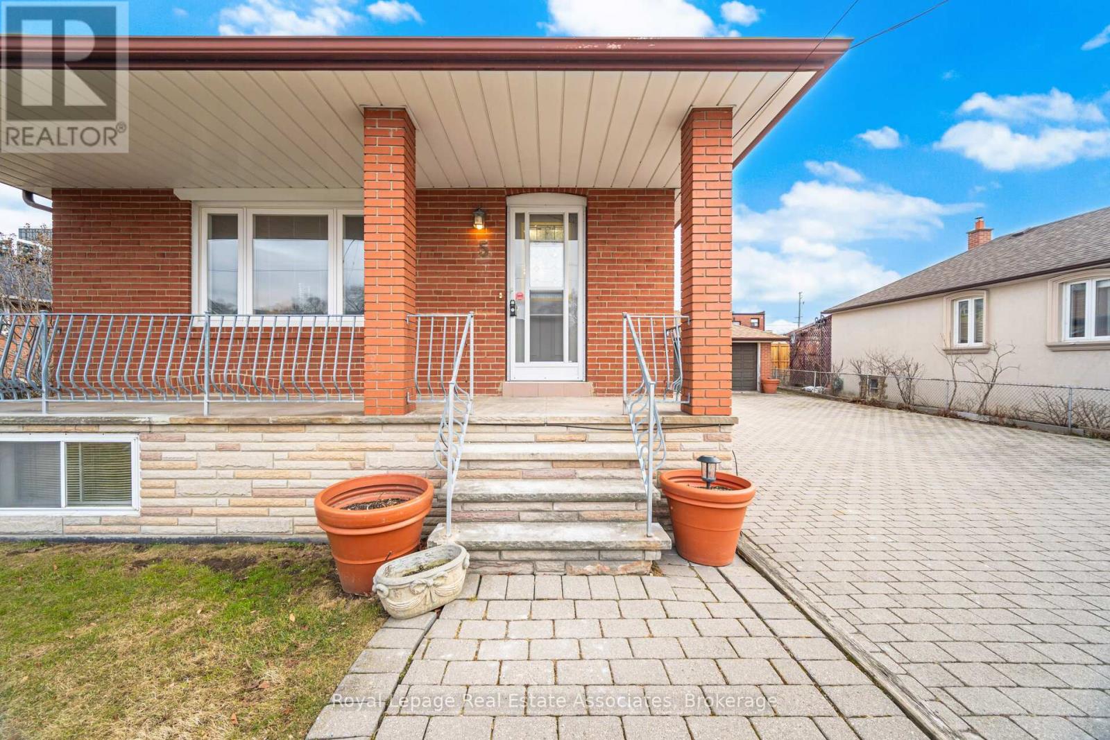 5 Rosewood Avenue, Toronto, Ontario  M8Z 1X3 - Photo 3 - W12924746