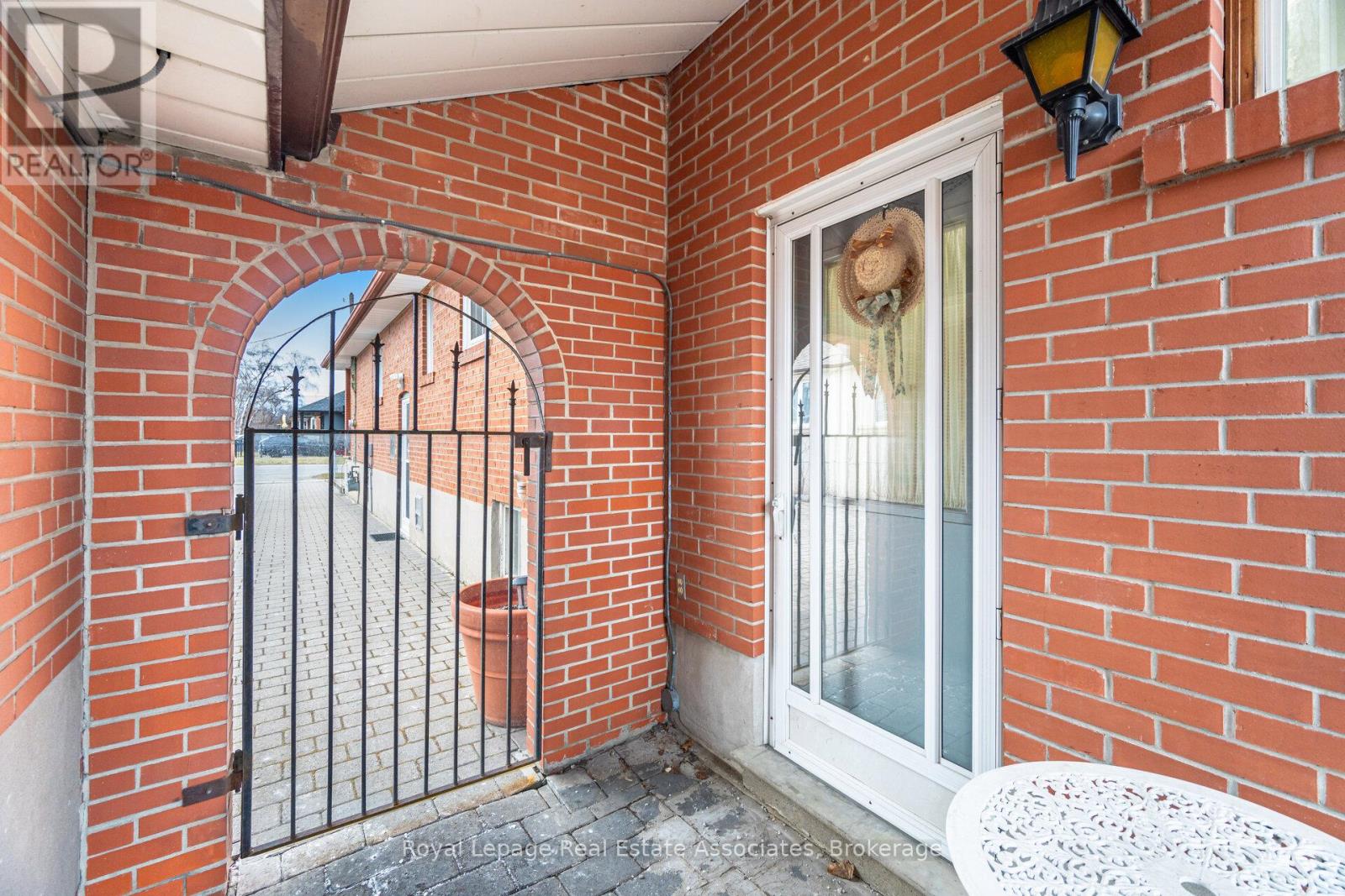 5 Rosewood Avenue, Toronto, Ontario  M8Z 1X3 - Photo 36 - W12924746