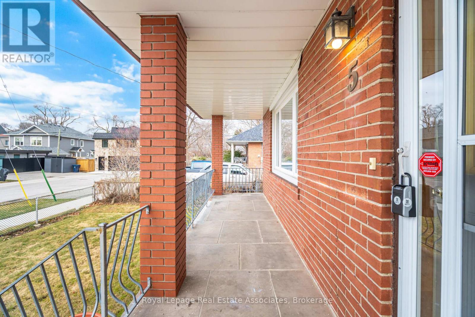 5 Rosewood Avenue, Toronto, Ontario  M8Z 1X3 - Photo 4 - W12924746