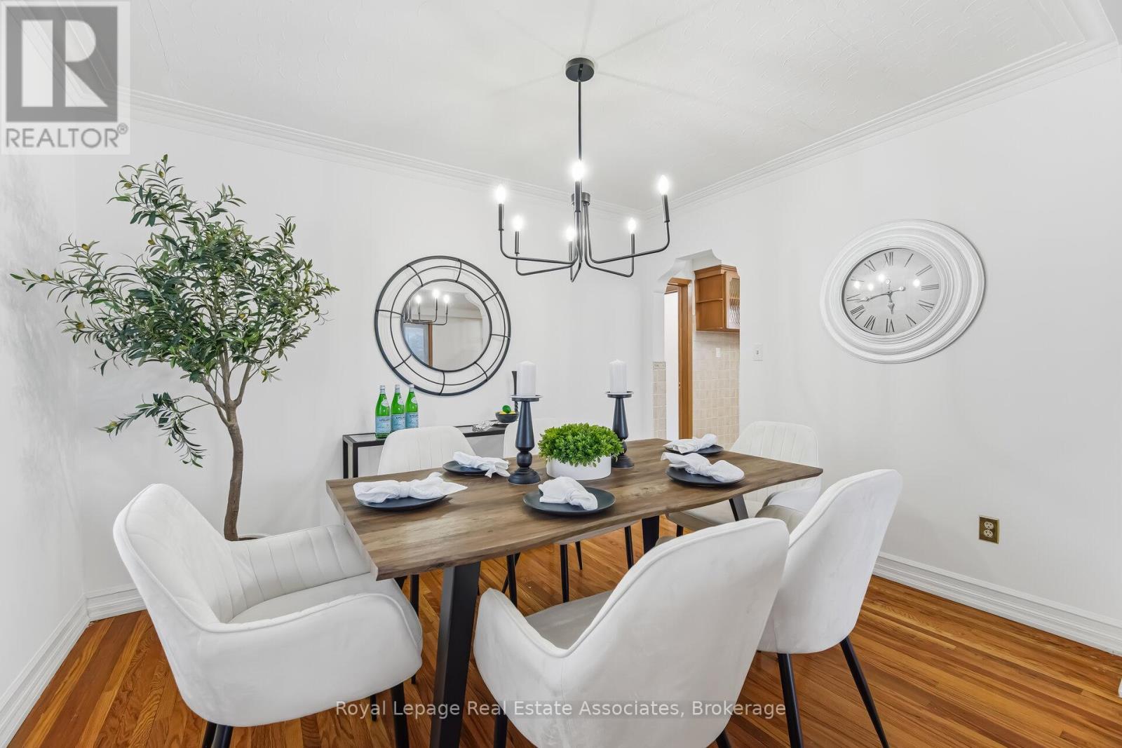 5 Rosewood Avenue, Toronto, Ontario  M8Z 1X3 - Photo 9 - W12924746