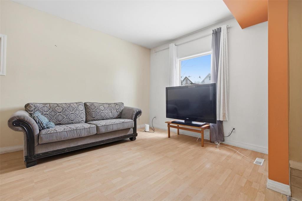 581 Furby Street, Winnipeg, Manitoba  R3B 2V9 - Photo 2 - 202605562