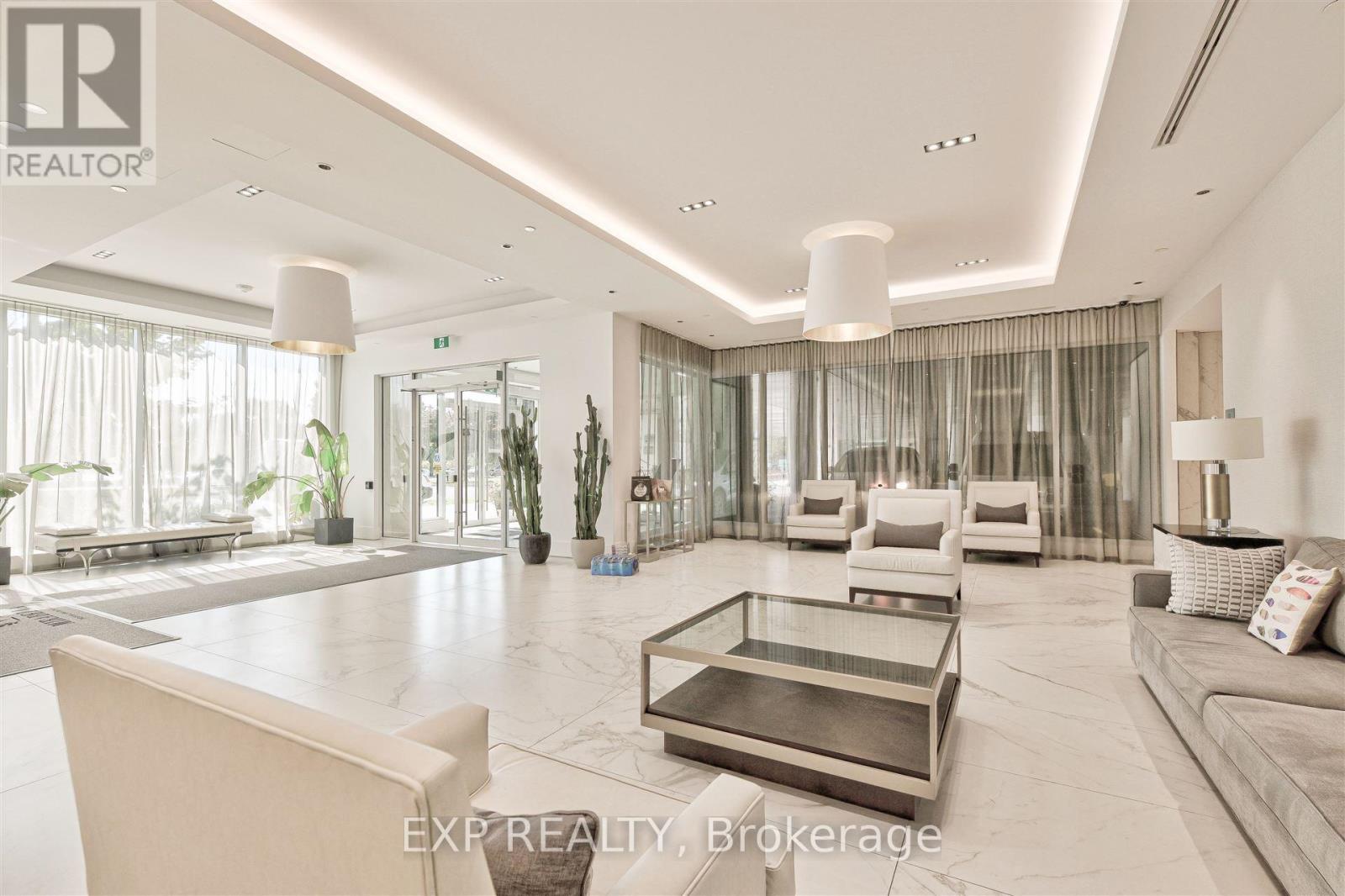 1926 Lakeshore Boulevard, Toronto, Ontario  M6S 1A1 - Photo 2 - W12927050