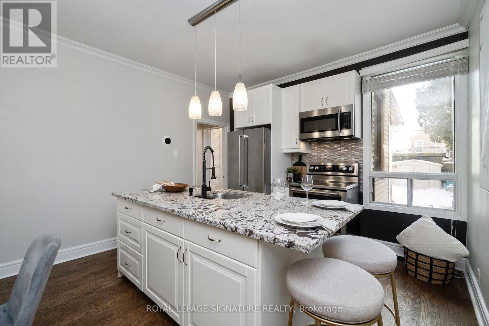 215 Yarmouth Road, Toronto, Ontario  M6G 1X5 - Photo 15 - W12927054