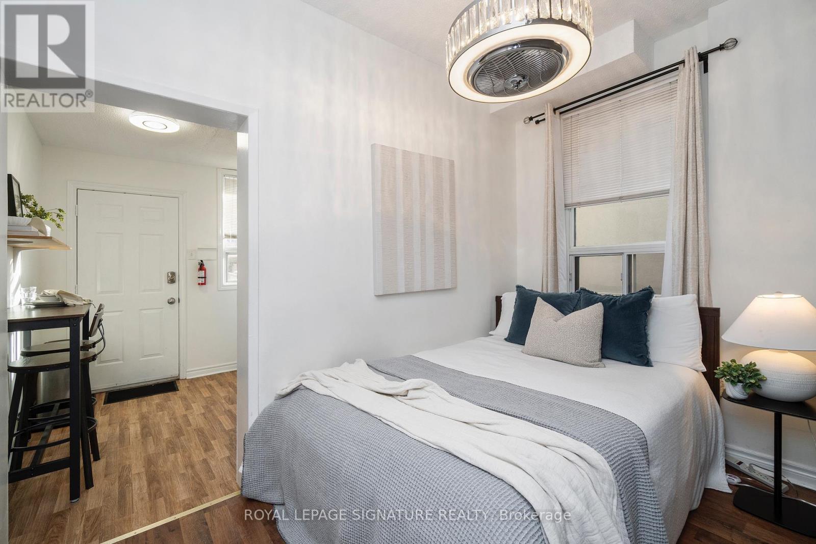 215 Yarmouth Road, Toronto, Ontario  M6G 1X5 - Photo 24 - W12927054