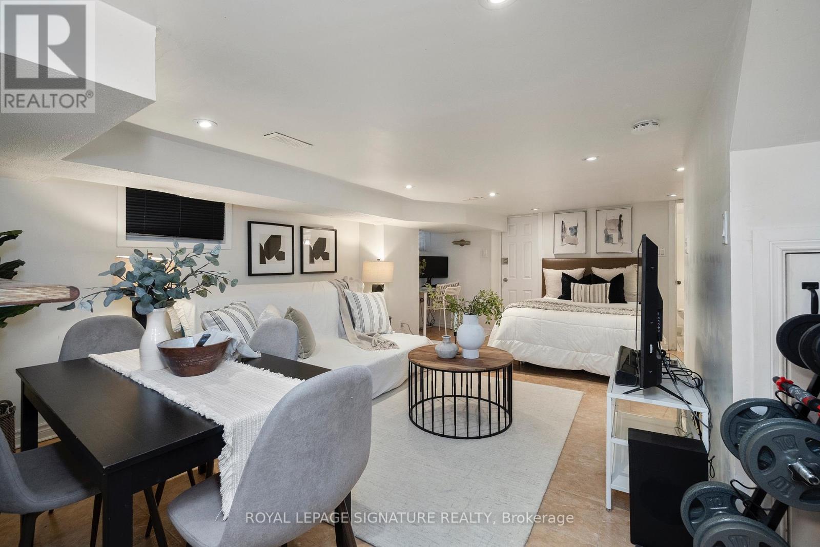 215 Yarmouth Road, Toronto, Ontario  M6G 1X5 - Photo 35 - W12927054