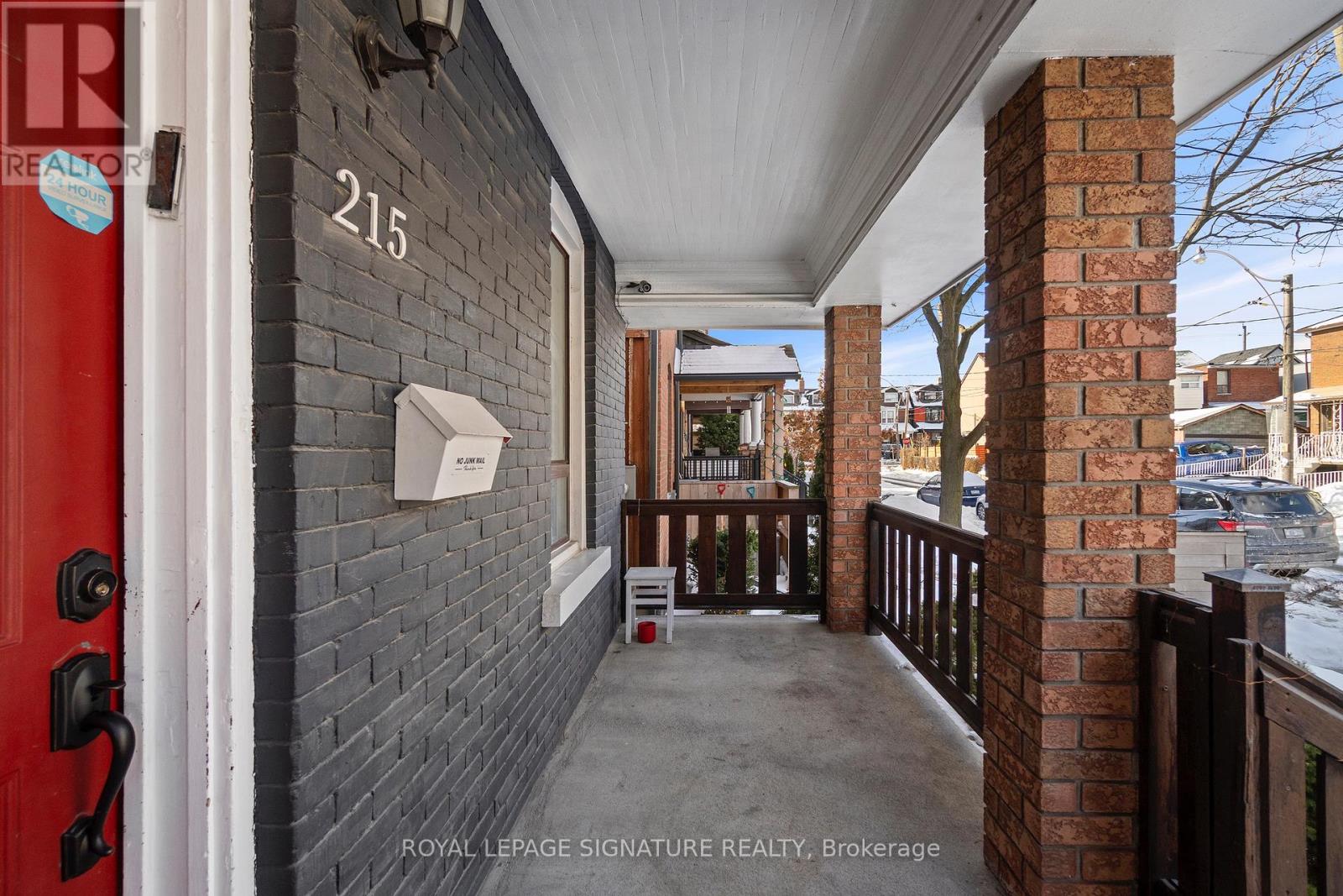 215 Yarmouth Road, Toronto, Ontario  M6G 1X5 - Photo 4 - W12927054