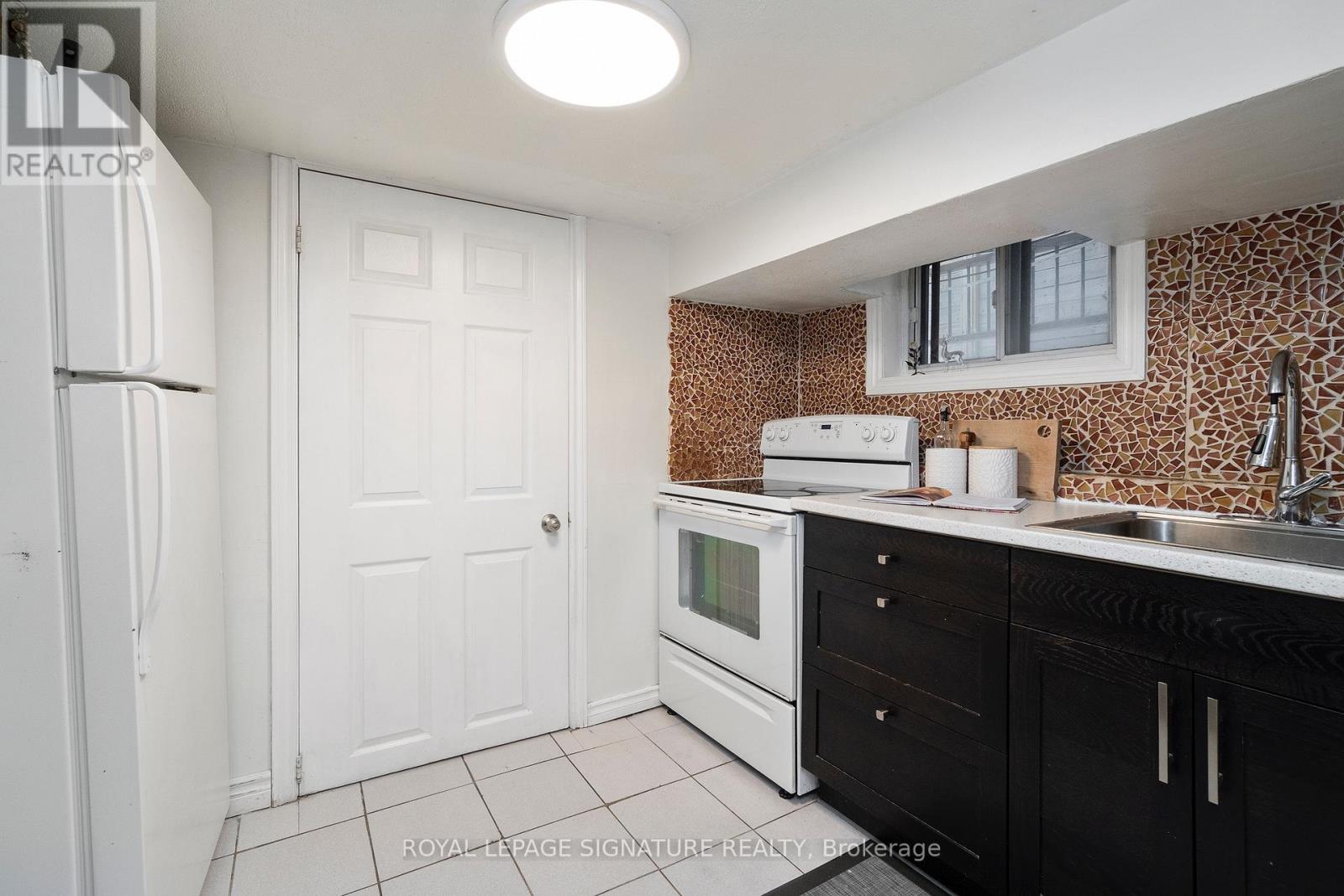 215 Yarmouth Road, Toronto, Ontario  M6G 1X5 - Photo 41 - W12927054