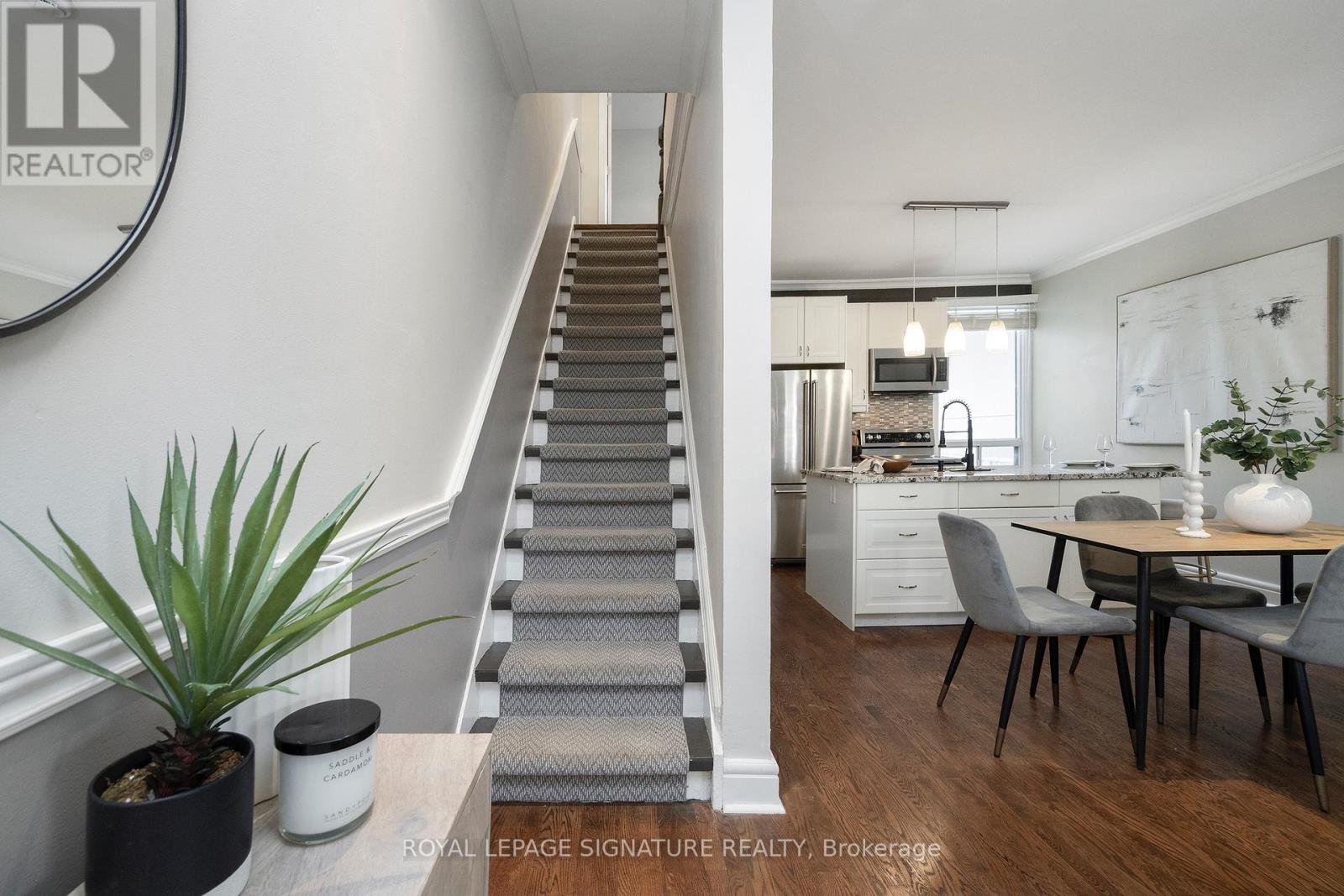 215 Yarmouth Road, Toronto, Ontario  M6G 1X5 - Photo 6 - W12927054