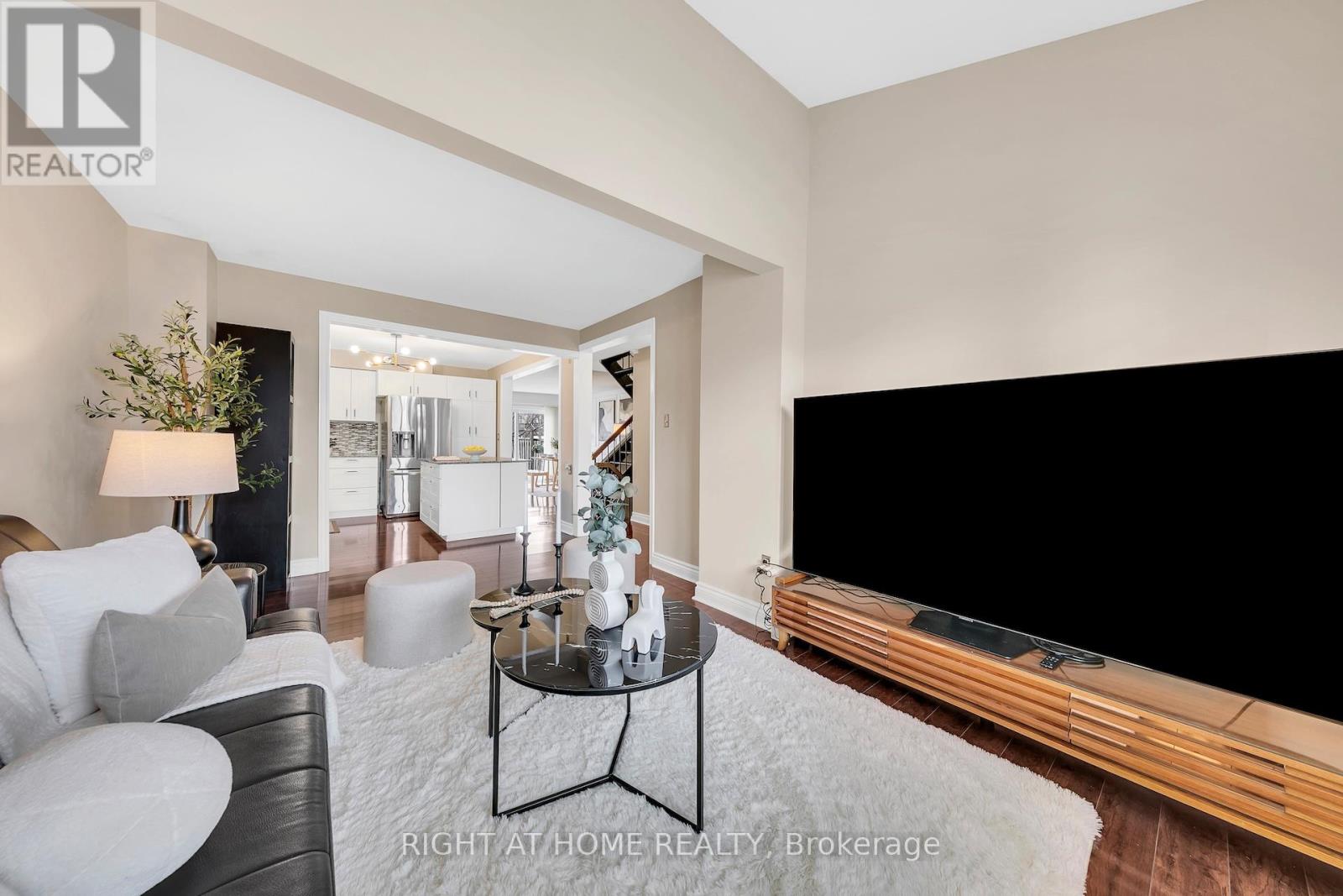 17 - 1580 Lancaster Drive, Oakville, Ontario  L6H 2Z5 - Photo 10 - W12927070